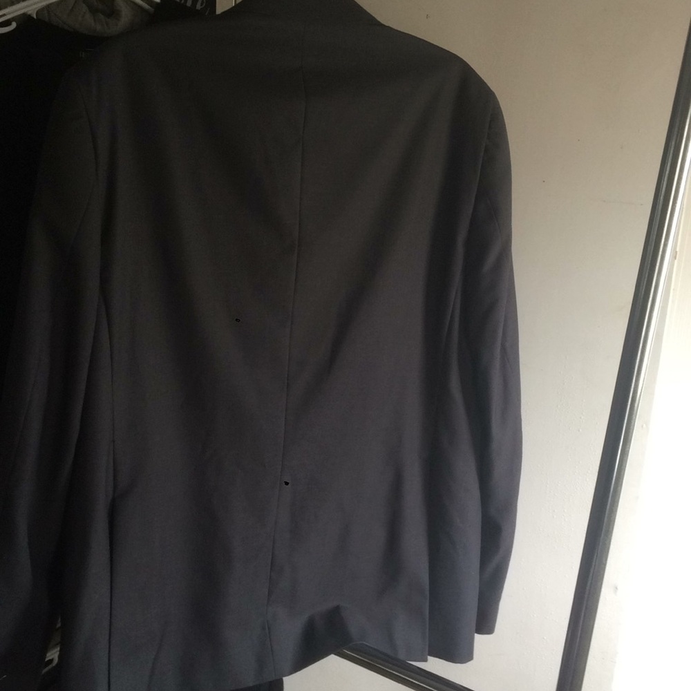 charcoal grey men’s suit. Size: 48R